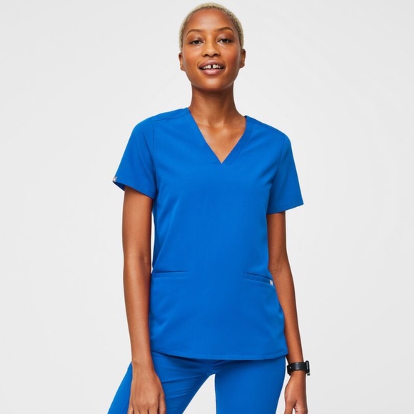 FIGS Casma Three-Pocket Scrub Top in Royal Blue - Picture 1 of 3